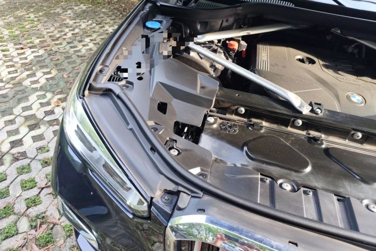 Used BMW X5 2022 Restyled xDrive 30Li Luxury Version M Sport Package Engine Bay Right
