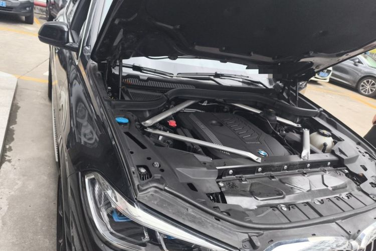 Used BMW X5 2022 xDrive 40Li M Sport Package Engine Bay Right