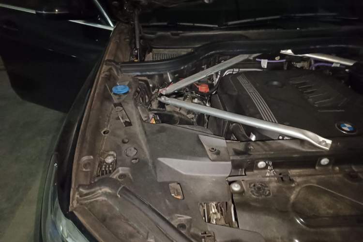Used BMW X5 2022 Restyled xDrive 40Li M Sport Package Engine Bay Right