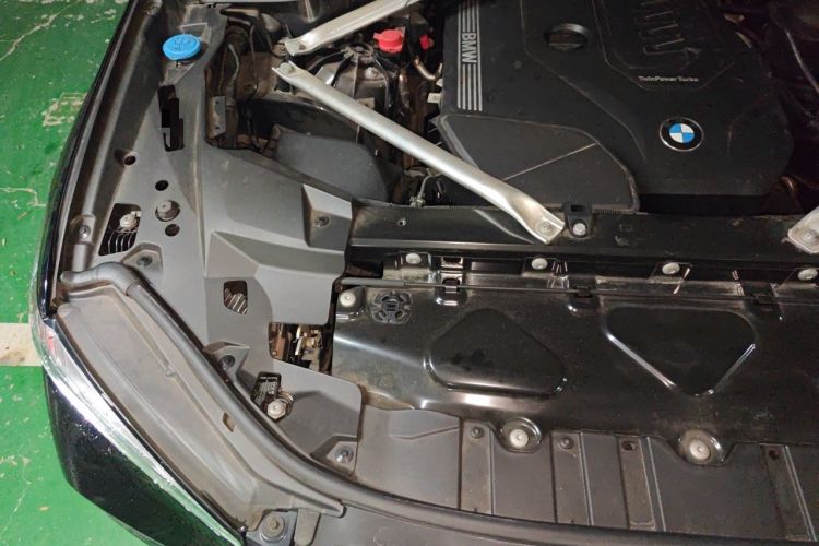 Used BMW X5 2022 xDrive 30Li M Sport Package Engine Bay Right