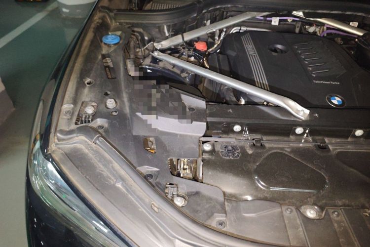 Used BMW X5 2022 xDrive 40Li M Sport Package Engine Bay Right