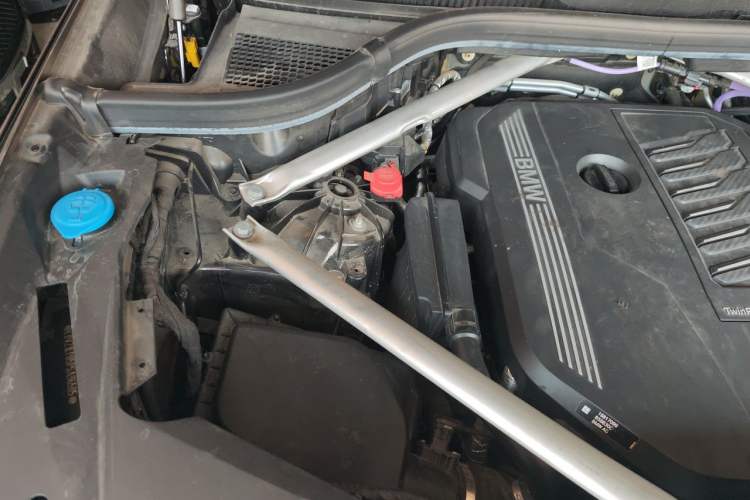 Used BMW X5 2022 Restyled xDrive 40Li M Sport Package Engine Bay Right