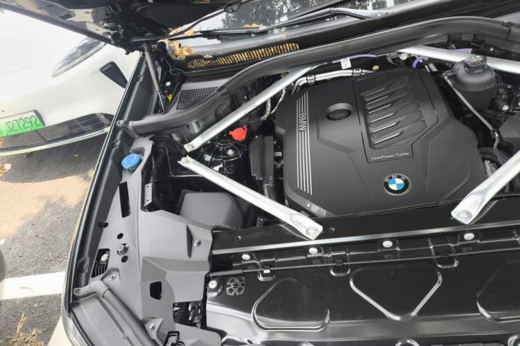 Used BMW X5 2022 Restyled xDrive 40Li M Sport Package Engine Bay Right