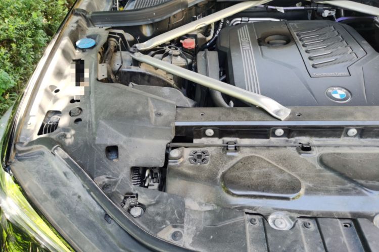 Used BMW X5 2022 Restyled xDrive 40Li M Sport Package Engine Bay Right