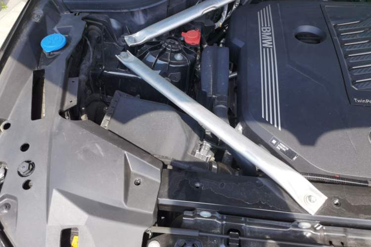 Used BMW X5 2022 xDrive 40Li M Sport Package Engine Bay Right