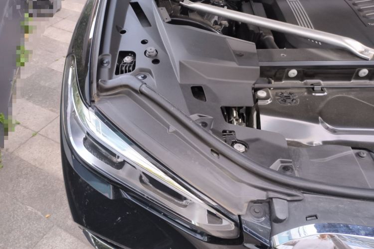 Used BMW X5 2022 xDrive 40Li M Sport Package Engine Bay Right