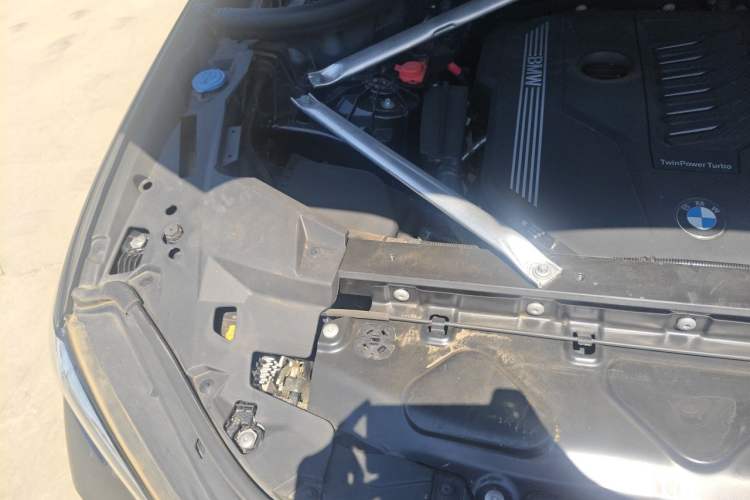 Used BMW X5 2022 xDrive40i M Sport Package Engine Bay Right