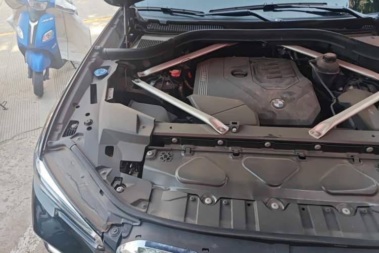 Used BMW X5 2022 Restyled xDrive 30Li Luxury Version M Sport Package Engine Bay Right