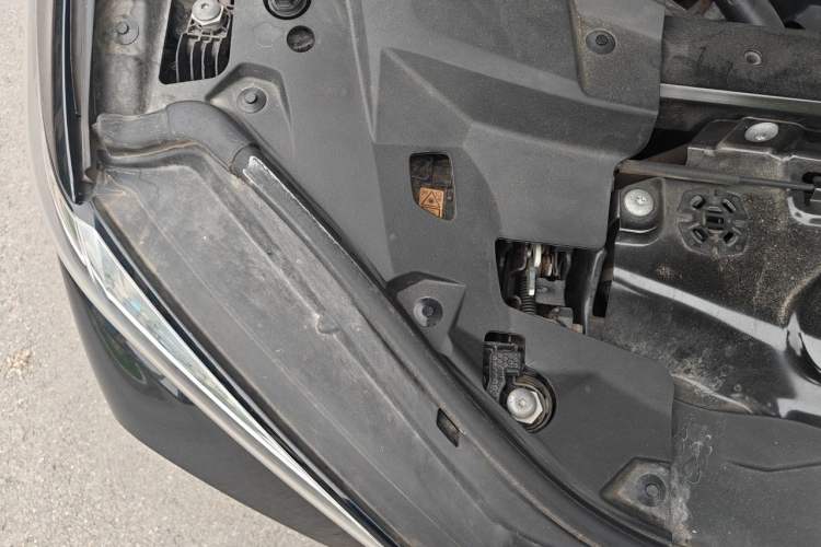 Used BMW X5 2022 Restyled xDrive 40Li M Sport Package Engine Bay Right