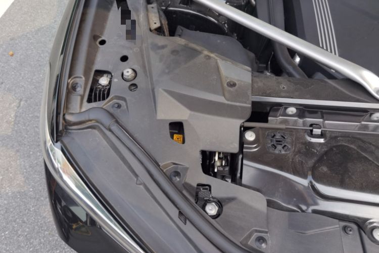 Used BMW X5 2022 Restyled xDrive 40Li M Sport Package Engine Bay Right