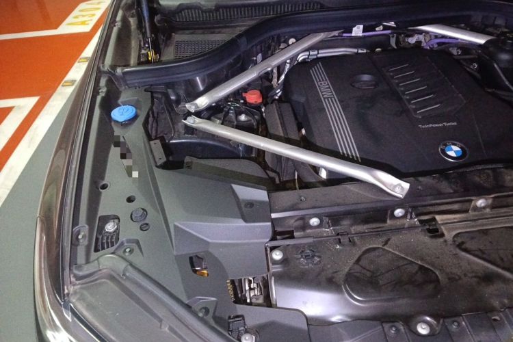 Used BMW X5 2022 Restyled xDrive 40Li Luxury Edition M Sport Package Engine Bay Right