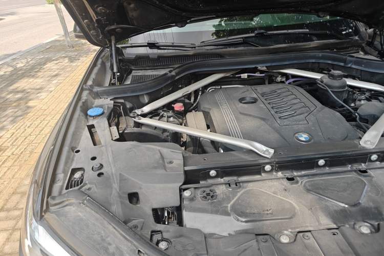 Used BMW X5 2022 Restyled xDrive 40Li Luxury Edition M Sport Package Engine Bay Right