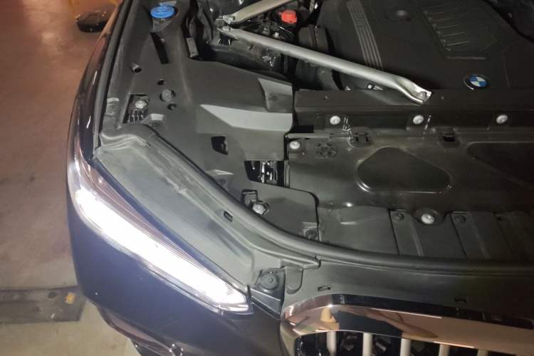 Used BMW X5 2022 xDrive 40Li M Sport Package Engine Bay Right