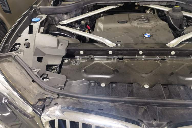 Used BMW X5 2022 xDrive 30Li M Sport Package Engine Bay Right