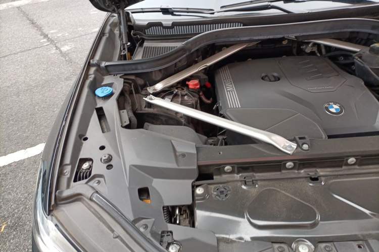 Used BMW X5 2022 xDrive 30Li M Sport Package Engine Bay Right