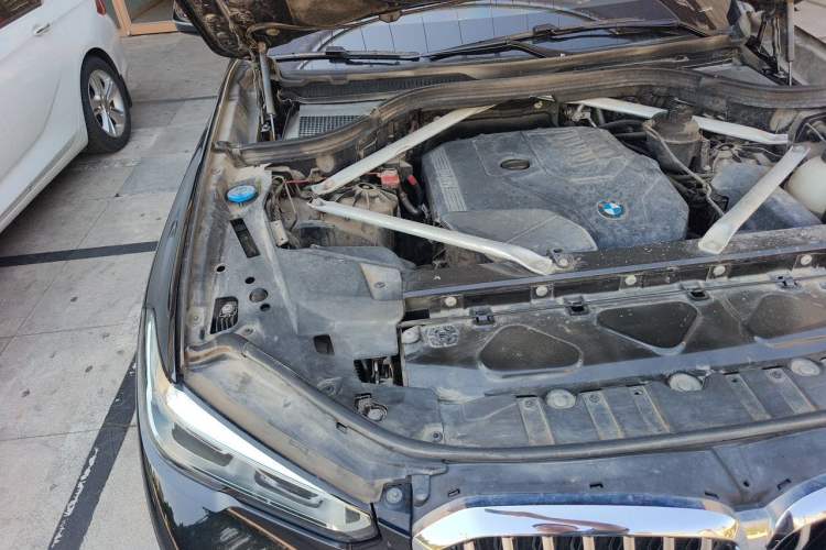 Used BMW X5 2022 Restyled xDrive 30Li Luxury Version M Sport Package Engine Bay Right