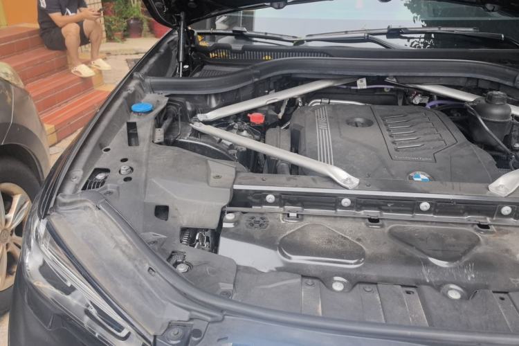 Used BMW X5 2022 Restyled xDrive 40Li M Sport Package Engine Bay Right