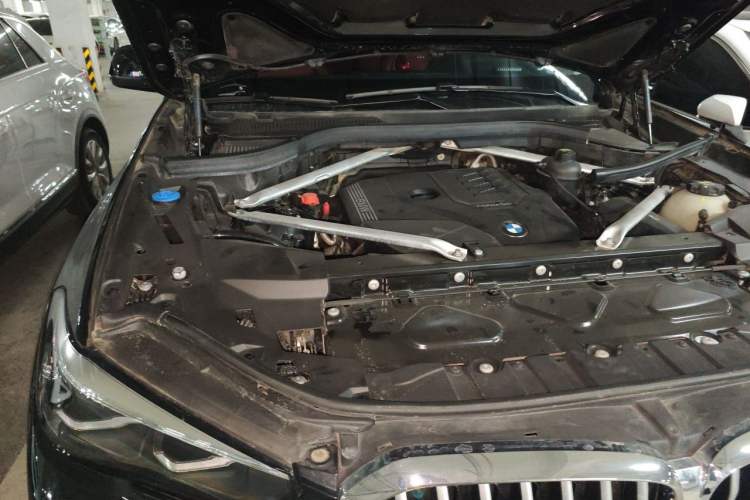 Used BMW X5 2022 xDrive 30Li M Sport Package Engine Bay Right