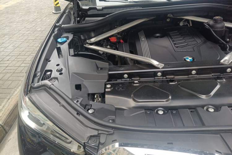 Used BMW X5 2022 xDrive40i M Sport Package Engine Bay Right