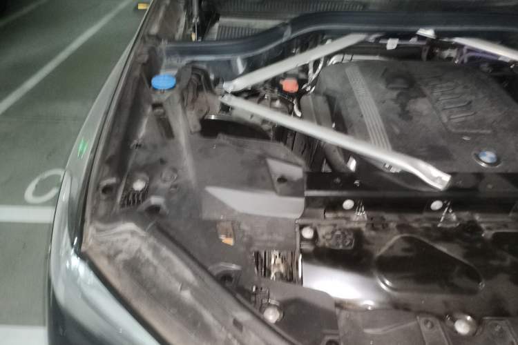 Used BMW X5 2022 Restyled xDrive 40Li M Sport Package Engine Bay Right