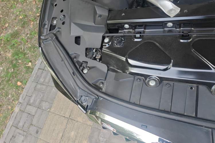Used BMW X5 2022 Restyled xDrive 40Li M Sport Package Engine Bay Right