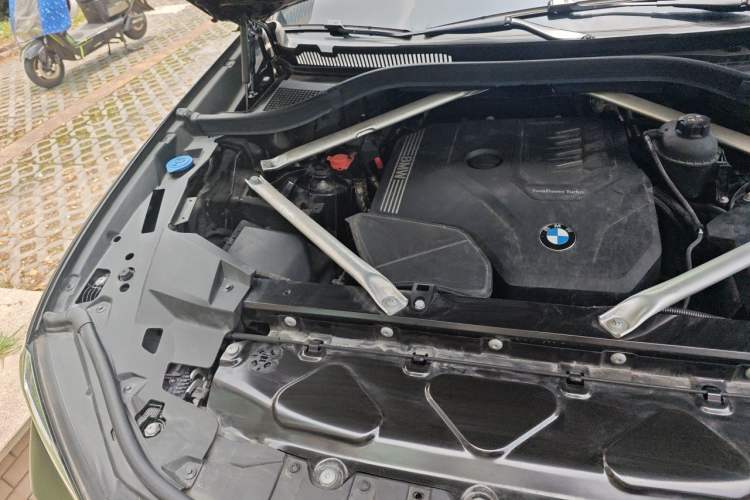 Used BMW X5 2022 xDrive 30Li M Sport Package Engine Bay Right