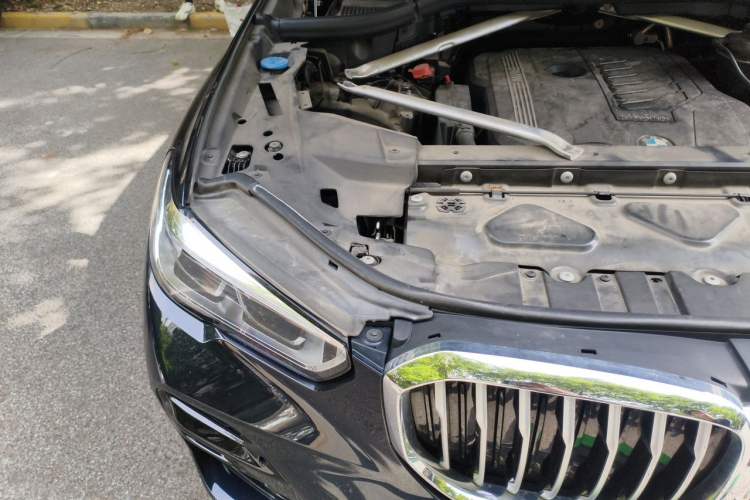 Used BMW X5 2022 xDrive40i M Sport Package Engine Bay Right