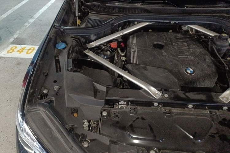 Used BMW X5 2022 xDrive 30Li Luxury M Sport Package Engine Bay Right