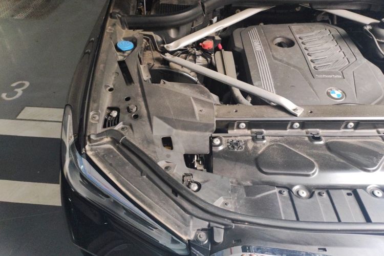 Used BMW X5 2022 xDrive40i M Sport Package Engine Bay Right