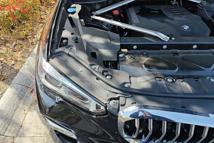 Used BMW X5 2022 Restyled xDrive 30Li Luxury Version M Sport Package Engine Bay Right