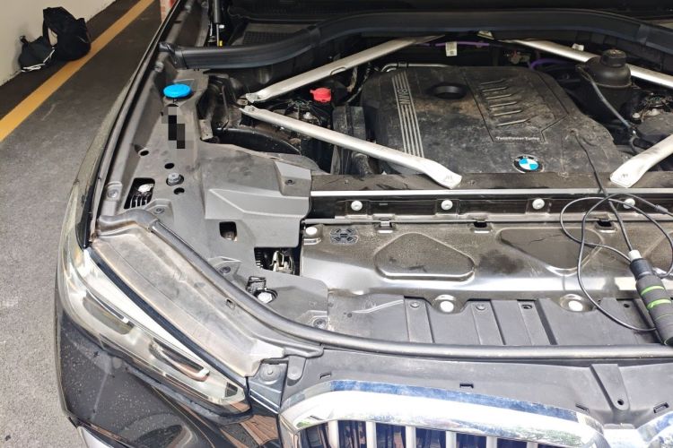Used BMW X5 2022 Restyled xDrive 40Li Luxury Edition M Sport Package Engine Bay Right