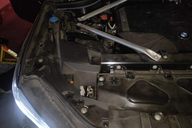 Used BMW X5 2022 Restyled xDrive 30Li Luxury Version M Sport Package Engine Bay Right
