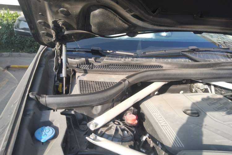 Used BMW X5 2022 xDrive30i M Sport Package Engine Bay Right