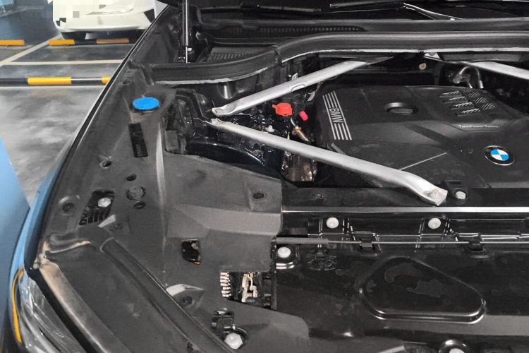 Used BMW X5 2022 xDrive 30Li Luxury M Sport Package Engine Bay Right