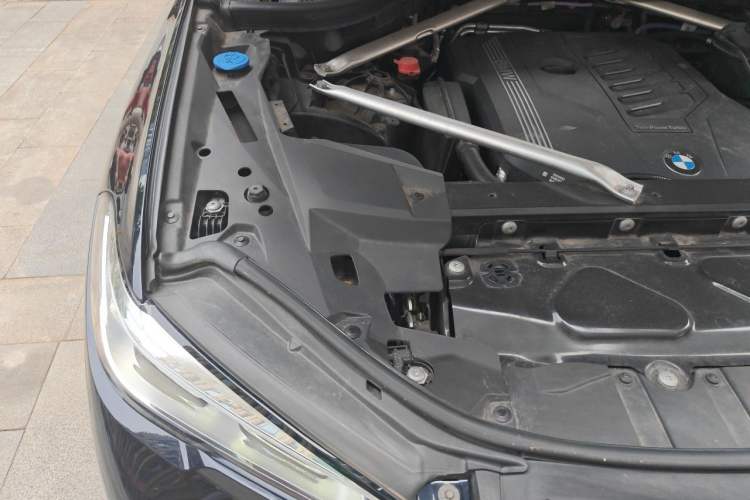 Used BMW X5 2022 Restyled xDrive 40Li M Sport Package Engine Bay Right