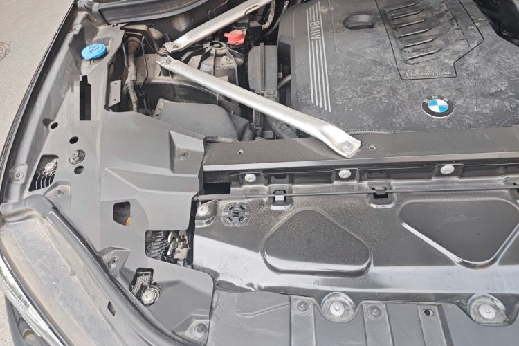 Used BMW X5 2022 xDrive 40Li M Sport Package Engine Bay Right