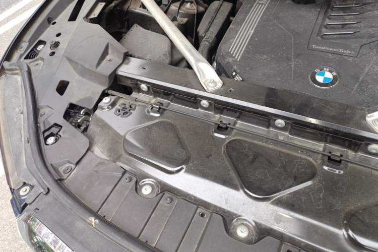 Used BMW X5 2022 Restyled xDrive 40Li M Sport Package Engine Bay Right