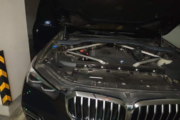 Used BMW X5 2022 Restyled xDrive 30Li M Sport Package Engine Bay Right