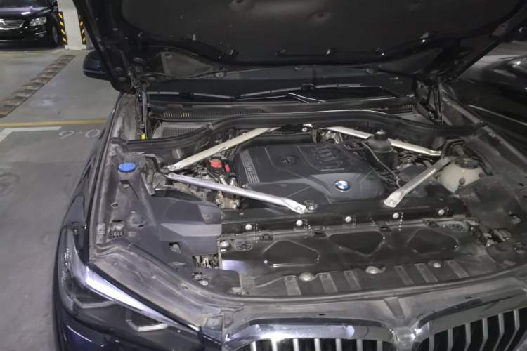 Used BMW X5 2022 xDrive 30Li M Sport Package Engine Bay Right