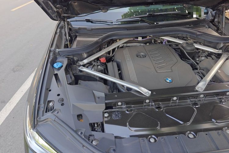 Used BMW X5 2022 Restyled xDrive 40Li M Sport Package Engine Bay Right