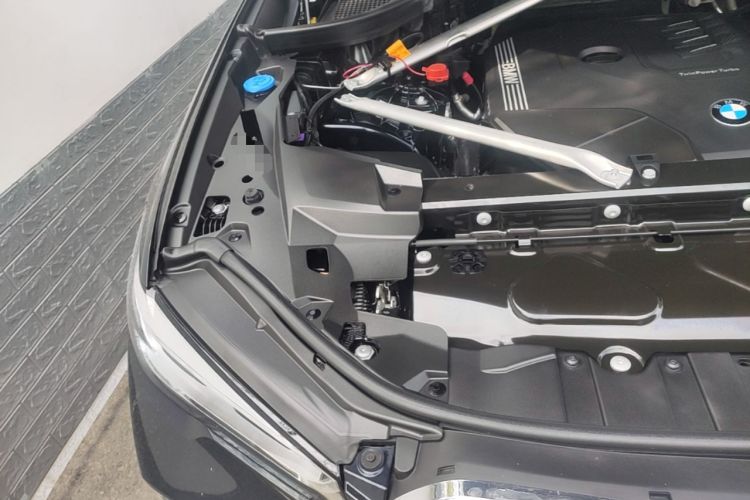 Used BMW X5 2022 xDrive 30Li Luxury M Sport Package Engine Bay Right