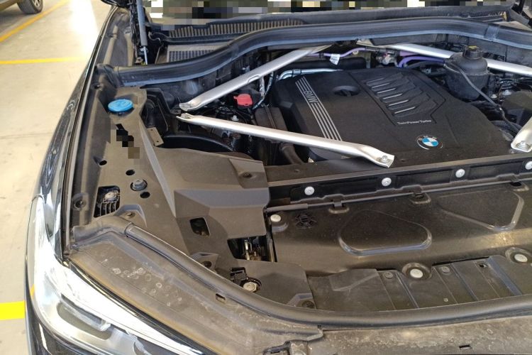 Used BMW X5 2022 Restyled xDrive 40Li Luxury Edition M Sport Package Engine Bay Right
