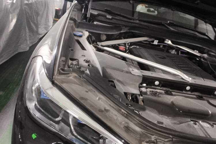 Used BMW X5 2022 xDrive 40Li M Sport Package Engine Bay Right