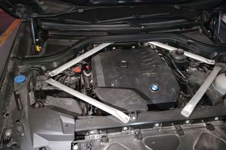 Used BMW X5 2022 xDrive 30Li M Sport Package Engine Bay Right