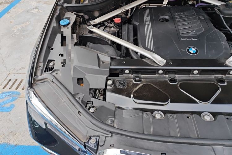 Used BMW X5 2022 Restyled xDrive 40Li M Sport Package Engine Bay Right
