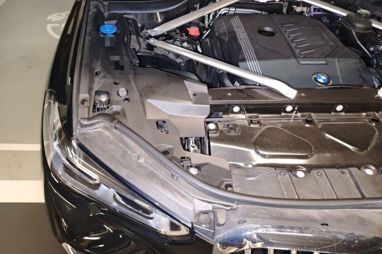 Used BMW X5 2022 xDrive 40Li M Sport Package Engine Bay Right