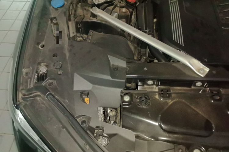 Used BMW X5 2022 Restyled xDrive 40Li M Sport Package Engine Bay Right