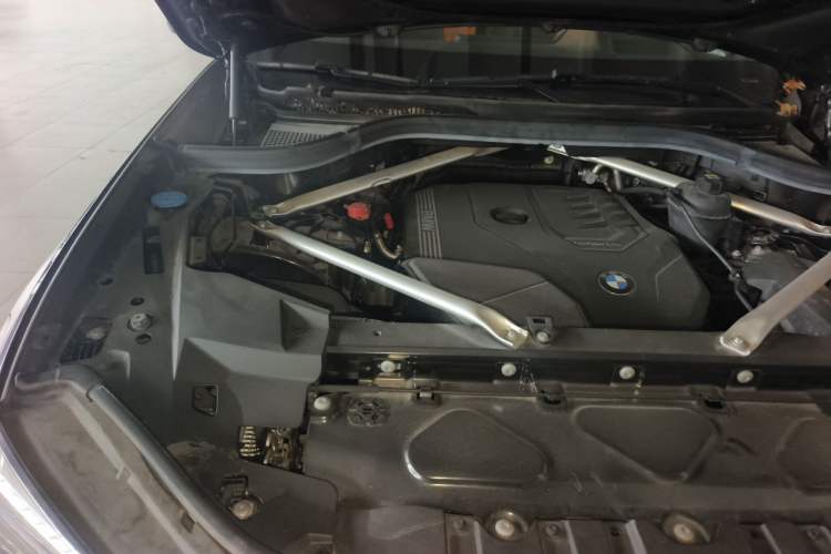 Used BMW X5 2022 Restyled xDrive 30Li Luxury Version M Sport Package Engine Bay Right