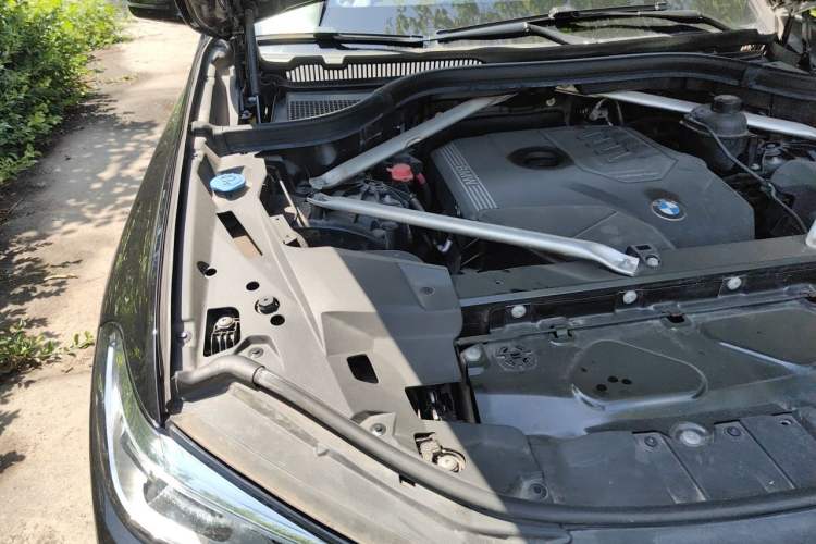 Used BMW X5 2022 Restyled xDrive 30Li Luxury Version M Sport Package Engine Bay Right