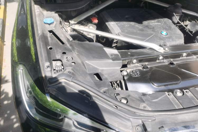 Used BMW X5 2022 xDrive 30Li Luxury M Sport Package Engine Bay Right